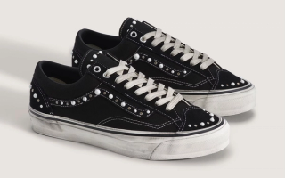 Vans Old Skool 36 Pearlized "Black/White" (SKU: VN000ZB8BPR). Photo via Vans.