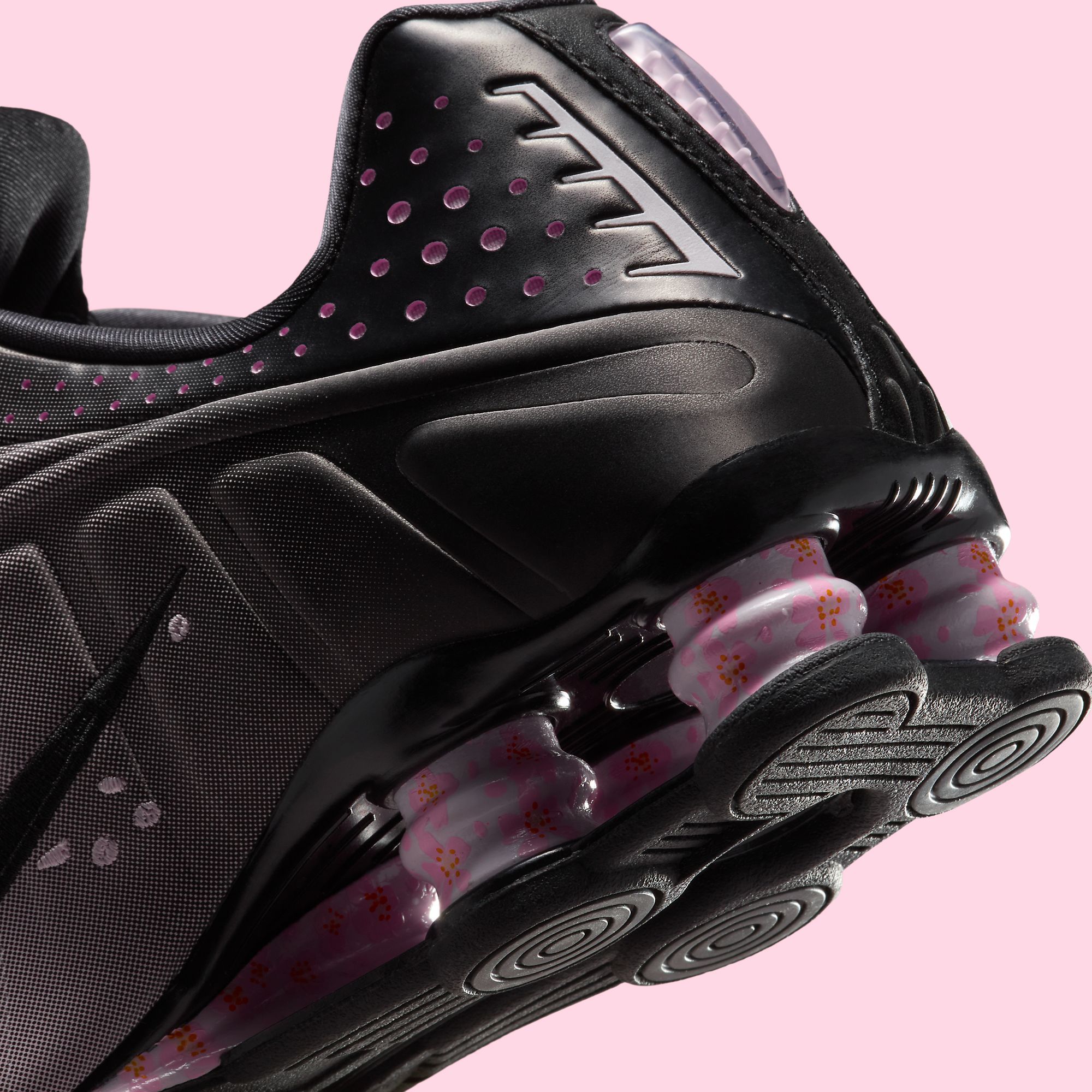 【Nike】Shox R4 Trainers ショックス スニーカー Regal Pink The 'Regal Pink' Nike Shox R4 Is Ready for Japan's Sakura