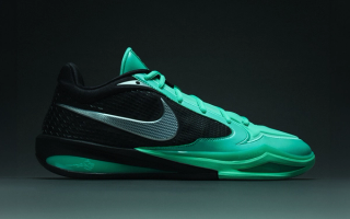 Sabrina Ionescu's Nike Sabrina 4 basketball shoe in a mint-and-black color scheme.