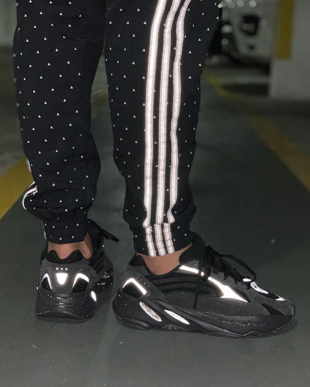 Yeezy 700 v2 on sale vanta release date