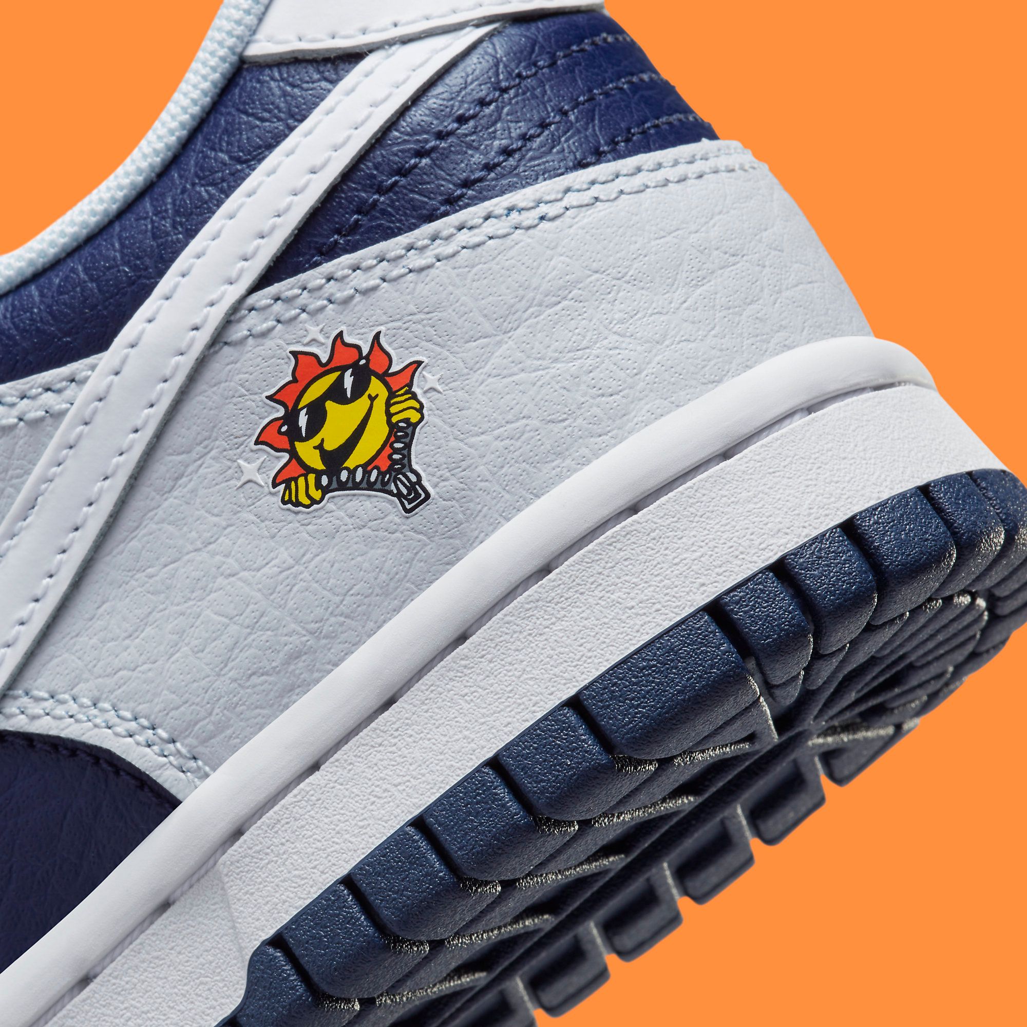 UV Light Changes the Color of this Nike Dunk Low | House of Heat°