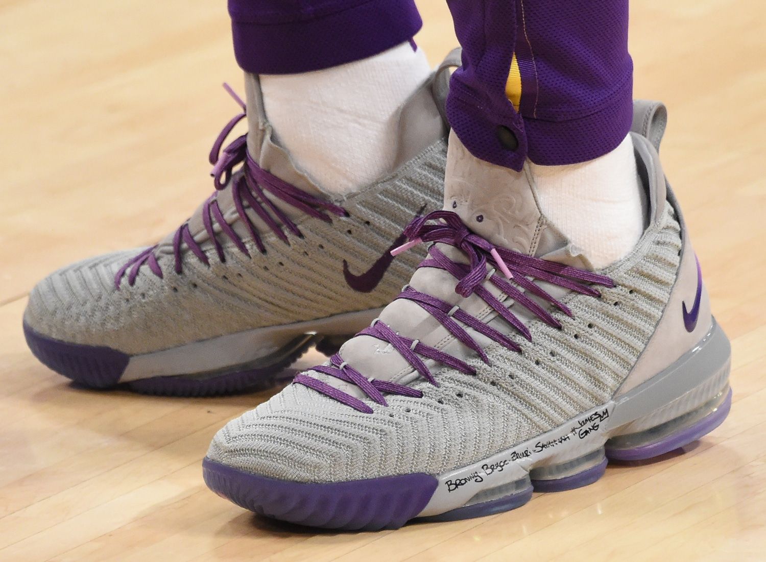 LeBron James Nike LeBron 16 PE