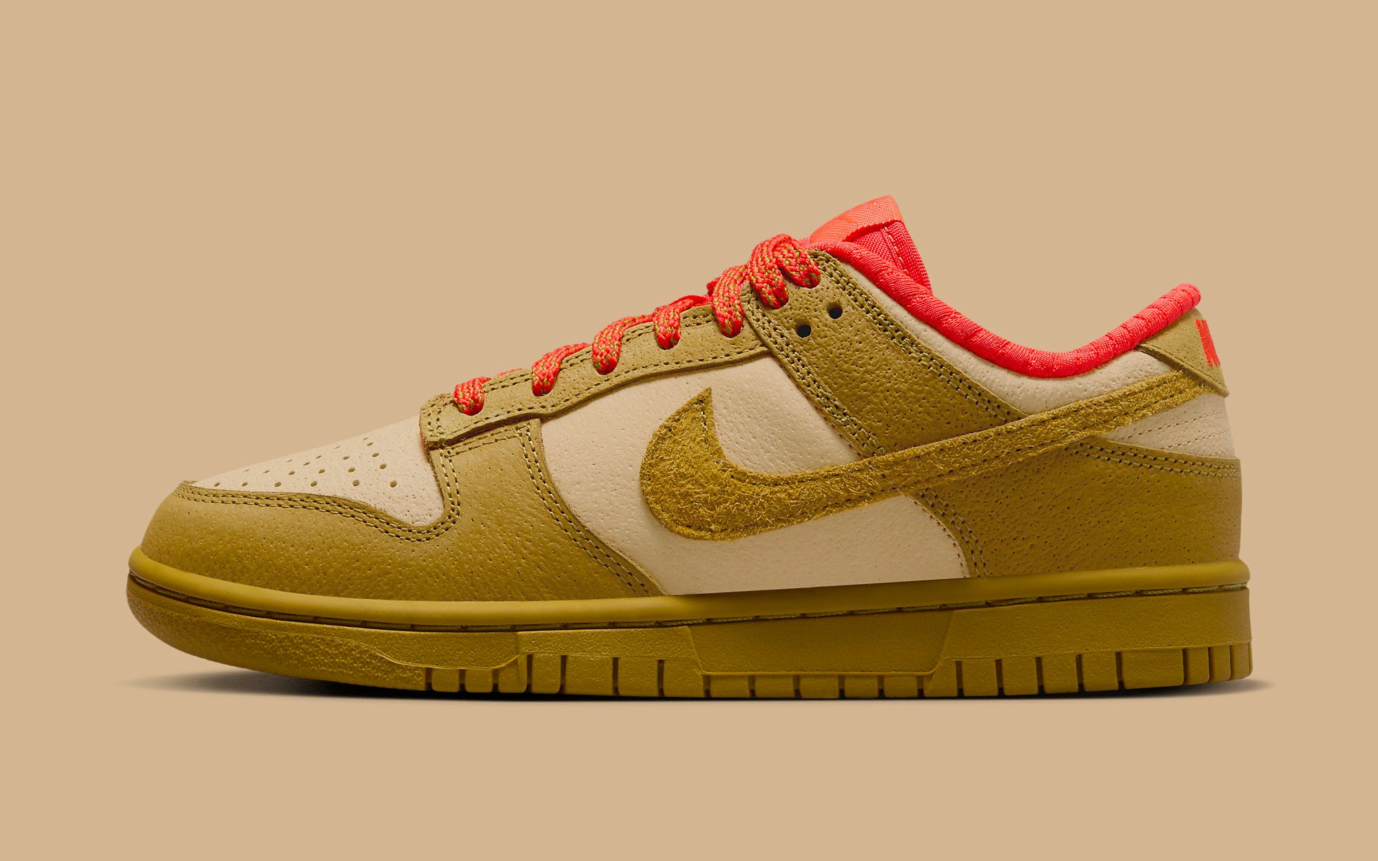 スニーカー Nike Dunk Low Bronzine Sesame Picante Red Nike Dunk Low Bronzine Sesame Picante Red (Women's) - FQ8897