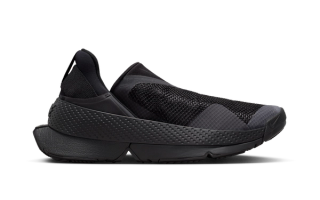 Nike Go FlyEase "Triple Black"