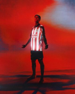 Armando "Hormiga" González wearing Chivas 26/27 Home Jersey. Photo via Nike.