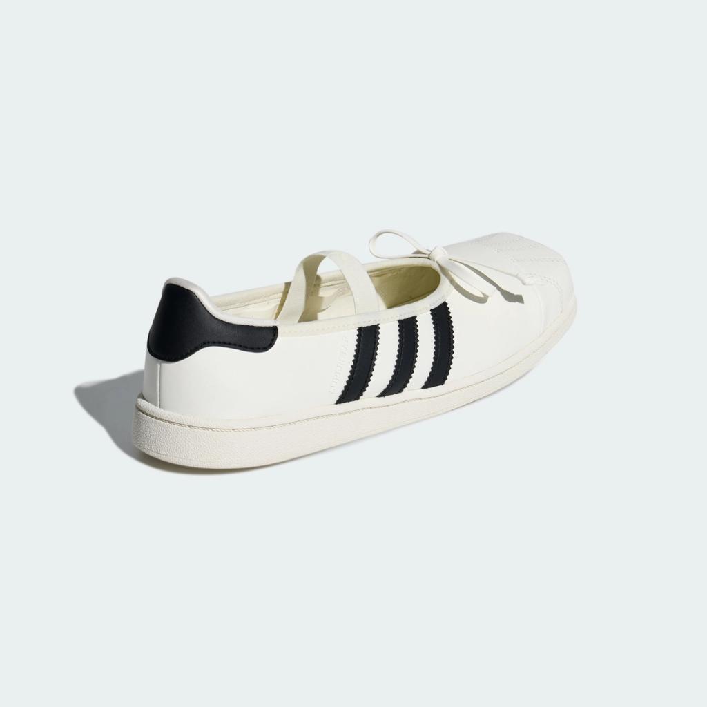 Jennie lanzará su primera colección con adidas tras varios años como rostro de la marca 2 JENNIE adidas Superstar Square Toe Ballet White Black LB3786 05