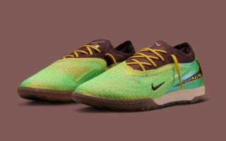 Travis Scott x Nike Phantom 6 Low Indoor (SKU: IV2037-900). Photo via Nike.