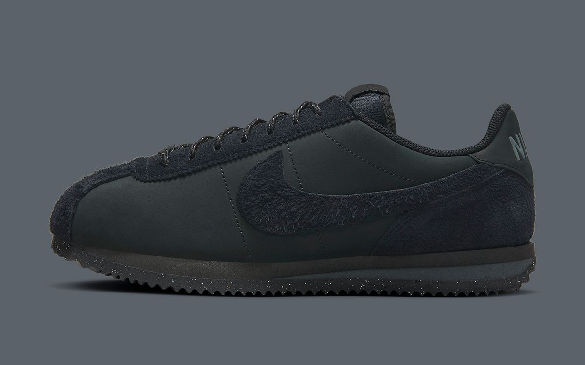 Nike cortez hotsell all black suede