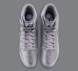 Men's Air Jordan 1 High MCS "Metallic Silver" Baseball Cleats (SKU: AV5354-004). Photo via Nike.