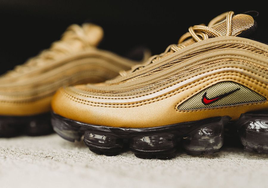 nike air vapormax 97 gold