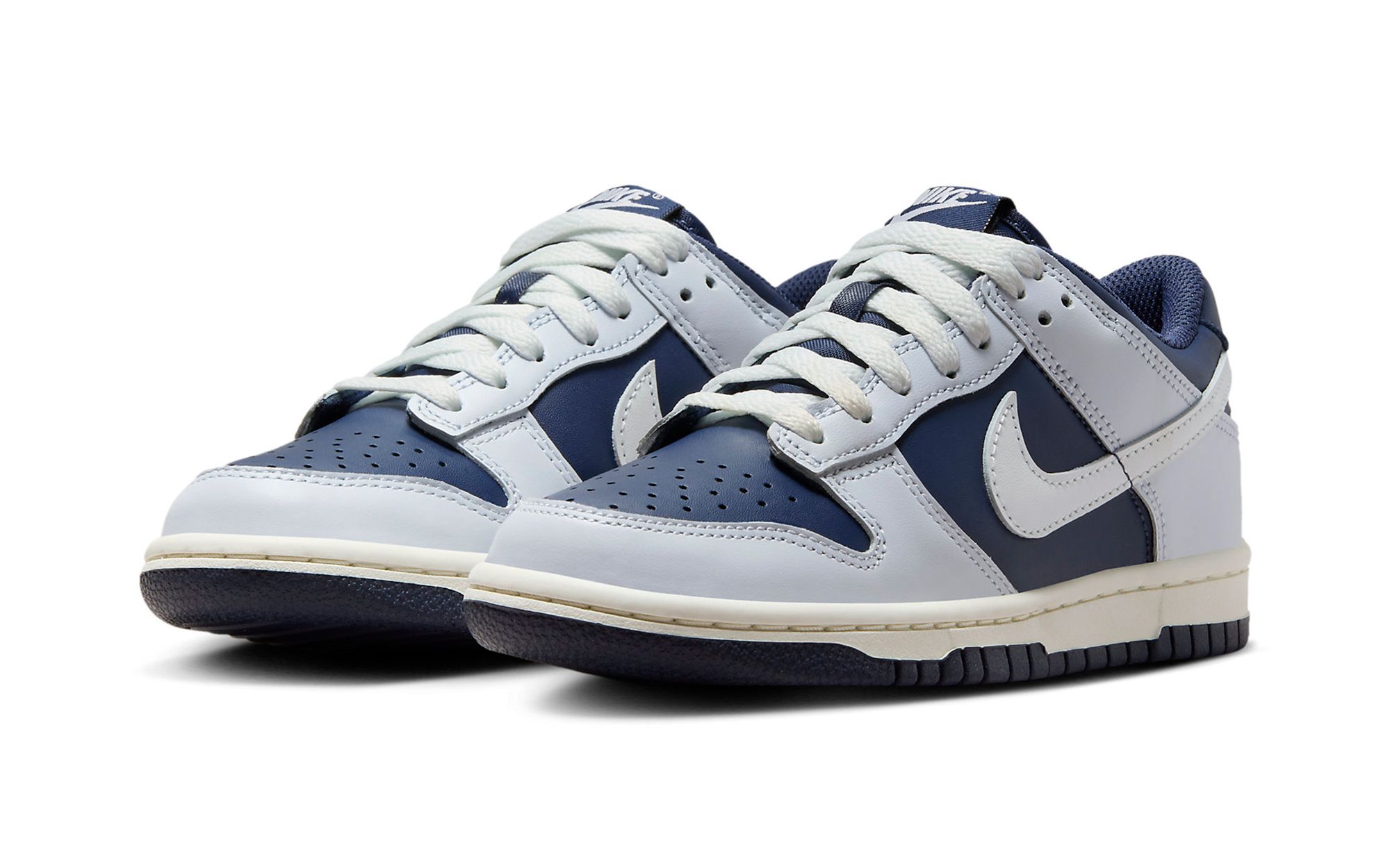 Football Grey and Midnight Navy Make Their Mark on the Nike Dunk 