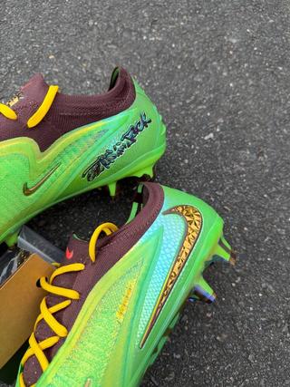 Travis Scott's Nike Phantom 6 Low Elite FG. Photo via @sbootssupply on Instagram.