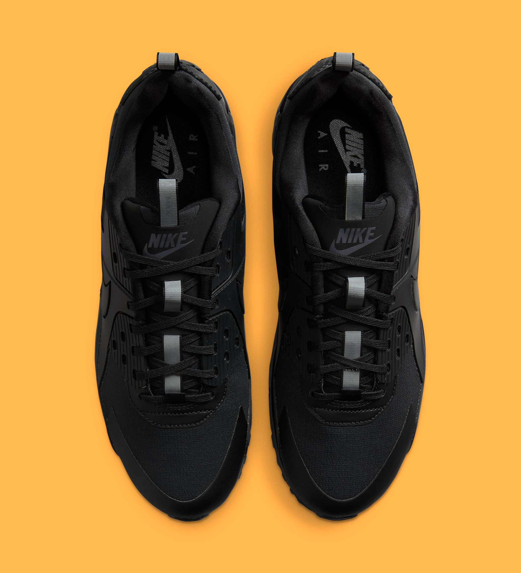 air max 90 all black on feet