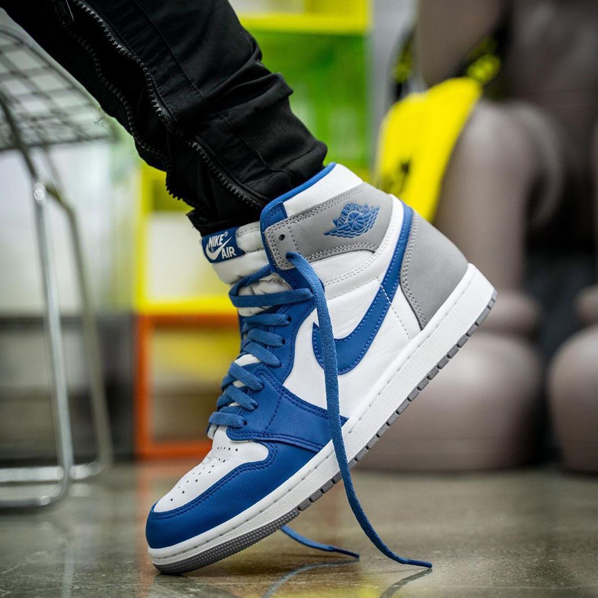 Jordan 1 og on sale blue and white