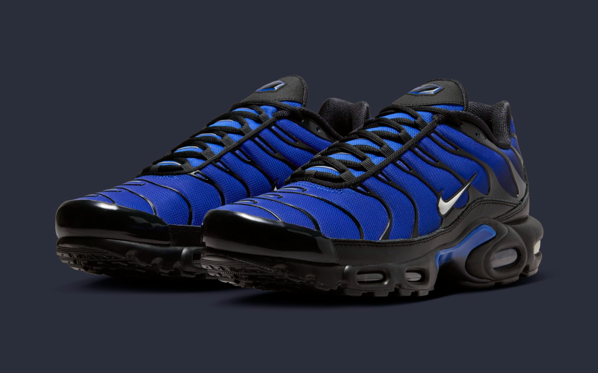 blue black air max plus