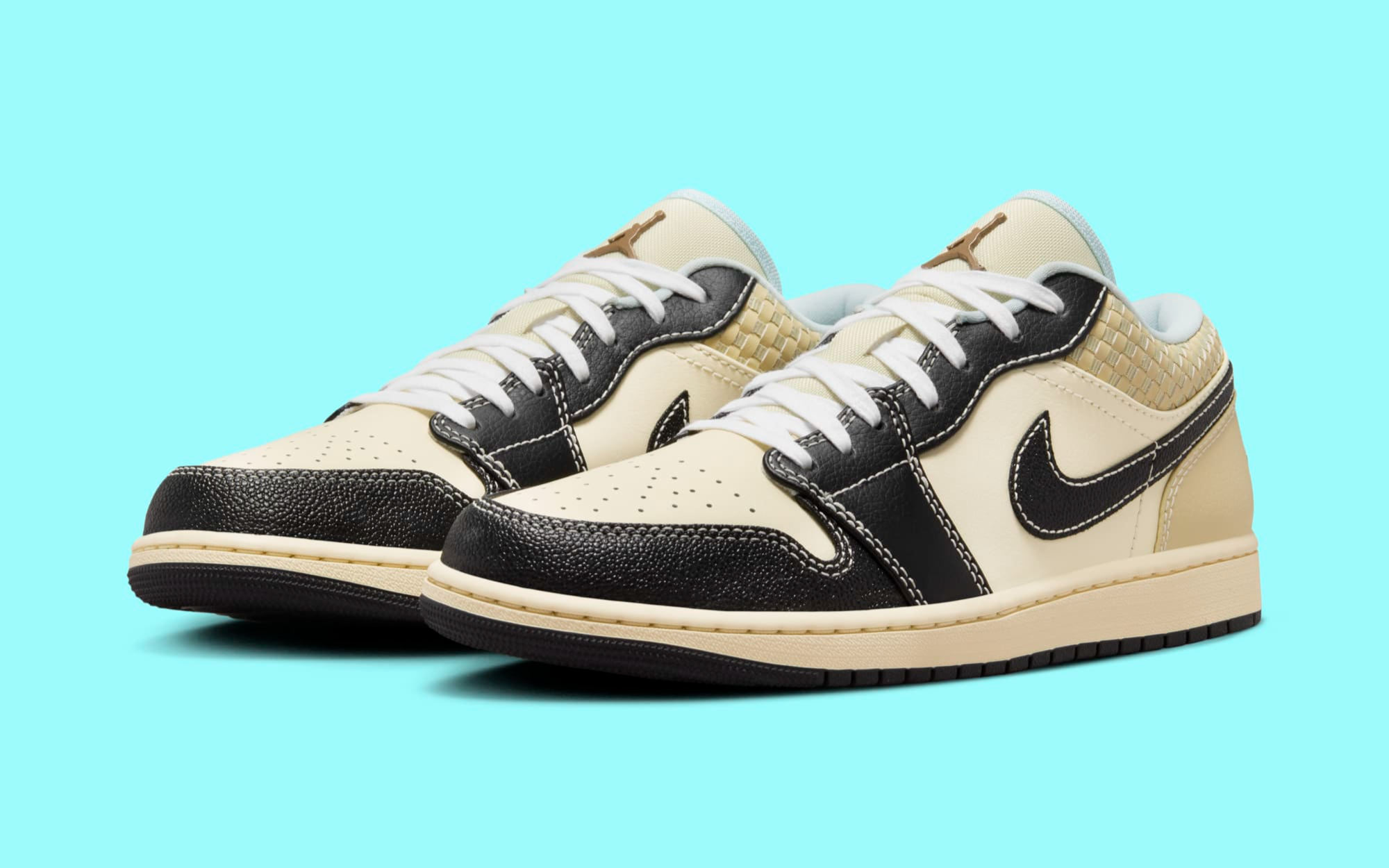 dunk low muslin on feet