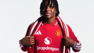 Patrick Dorgu for Manchester United 26/27 Home kit by adidas. Photo via adidas.