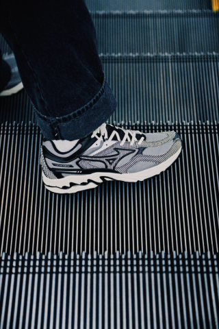 Sean Wotherspoon x Mizuno Wave MG4 LS "Light Grey/Black" (SKU: D1GD263102). Photo via Mizuno.