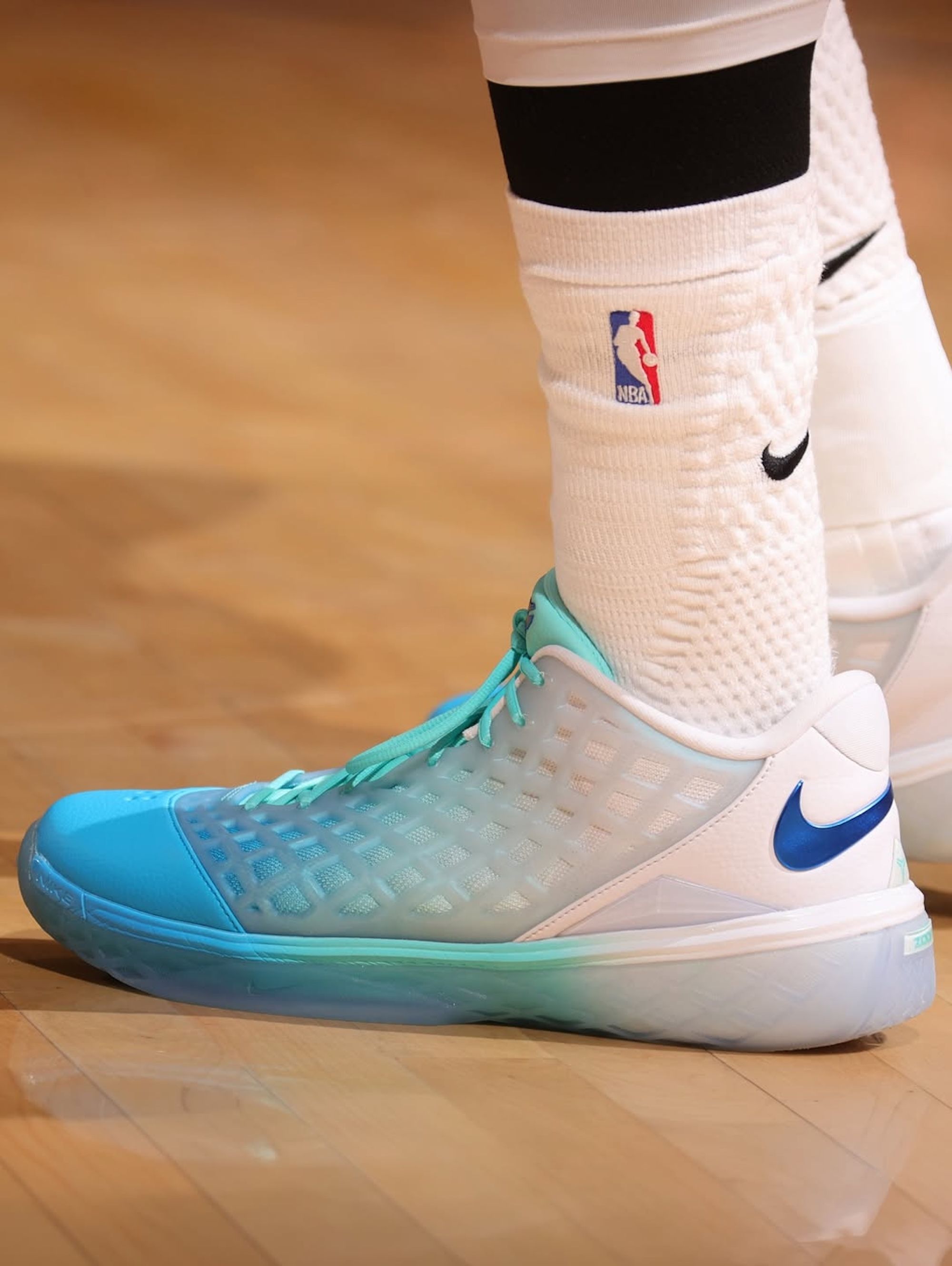 Jalen Brunson wearing his new Nike Kobe 3 Low Protro. Photo via SLAM Kicks.