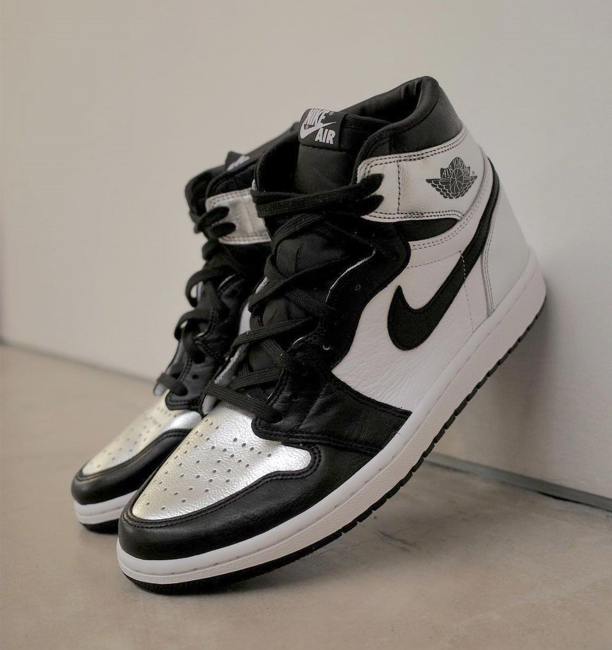 Jordan 1 outlet silver and black