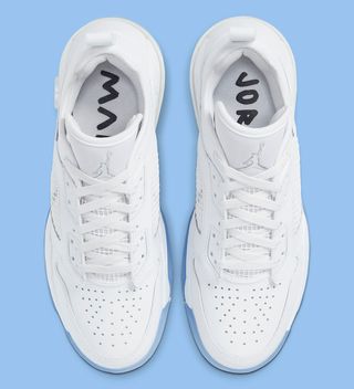 Женские кроссовки Jordan MA2 Белый