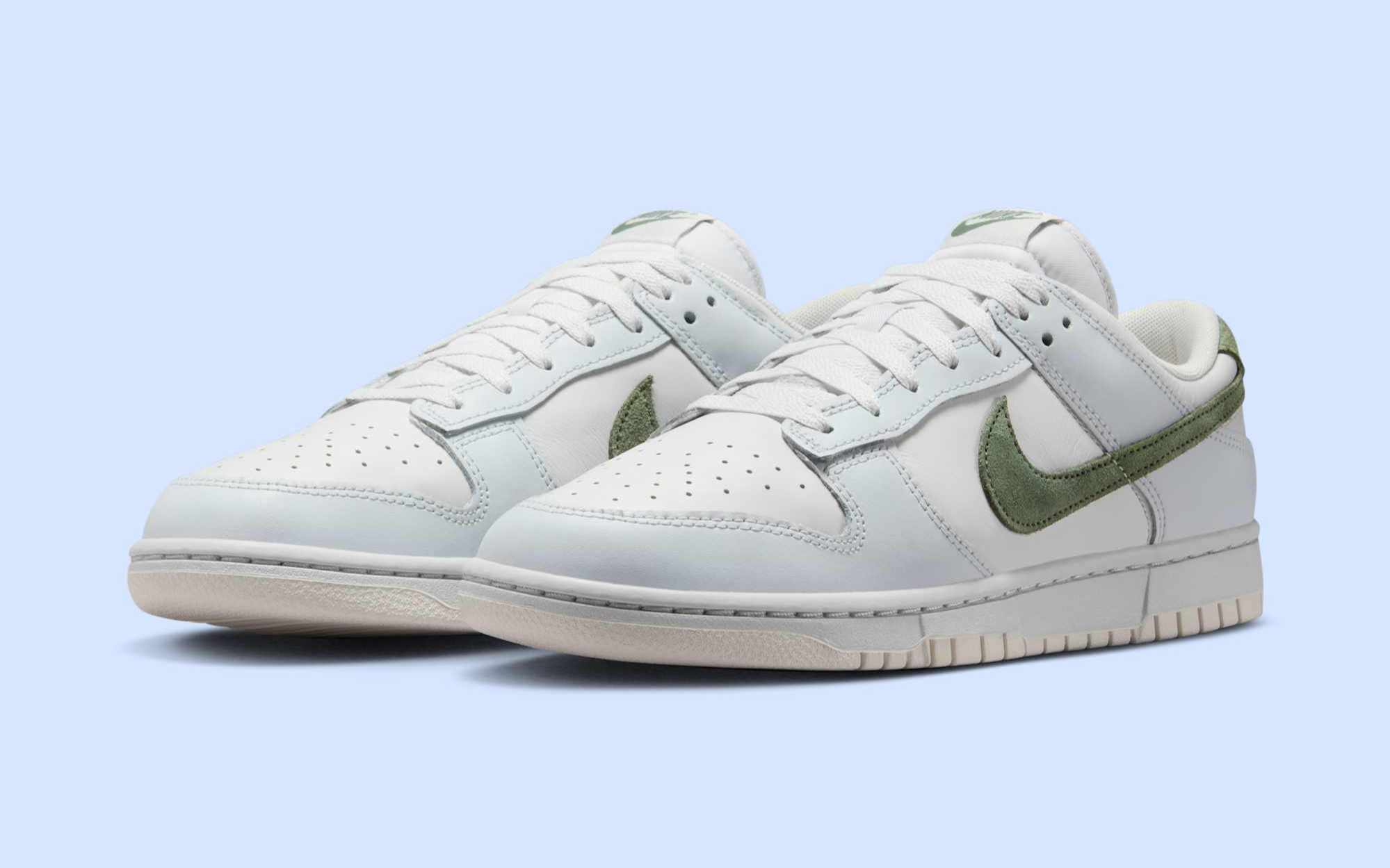★関税込★NIKE★DUNK LOW LIGHT SILVER★24-30cm★スニーカー Nike Preps a Fall-Ready Dunk Low in Light Silver and Juniper