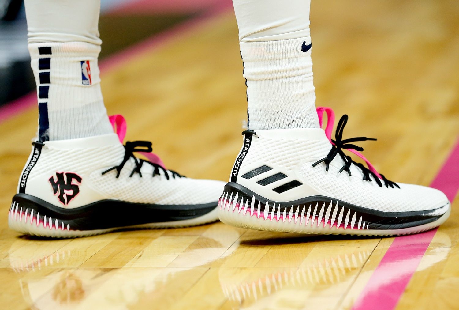 Donovan Mitchell adidas Dame 4