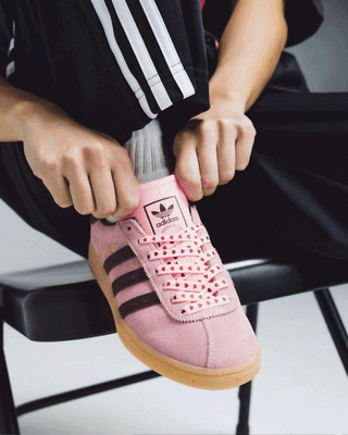 JD-exclusive Women's adidas München in a "Pink-Spark" color scheme.