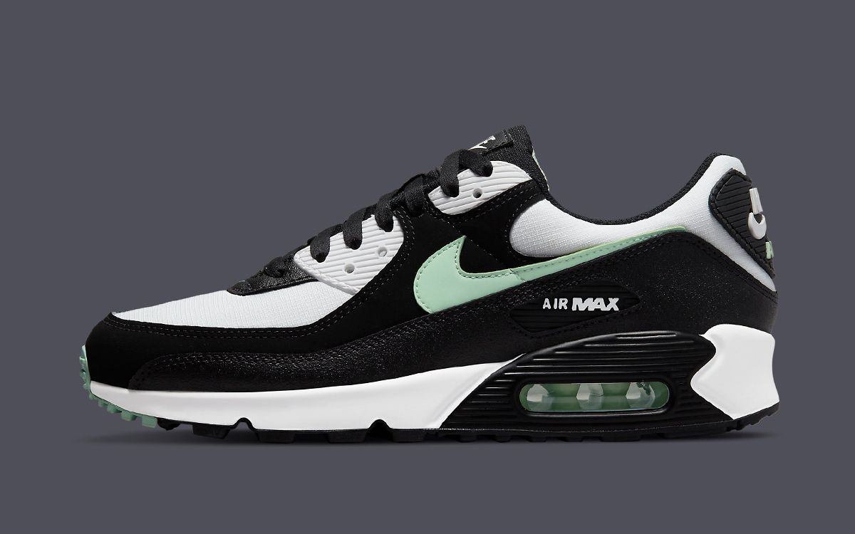 Nike air max 90 essential black hotsell stadium green  and  white