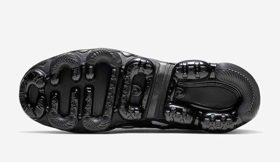 The Sharp Toothed VaporMax Gliese Surfaces in Simple Black and White House of Heat