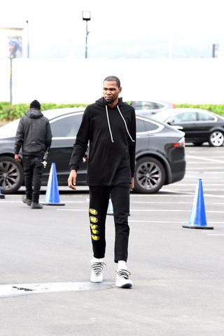 Kevin Durant // OFF-WHITE x Converse Chuck 70