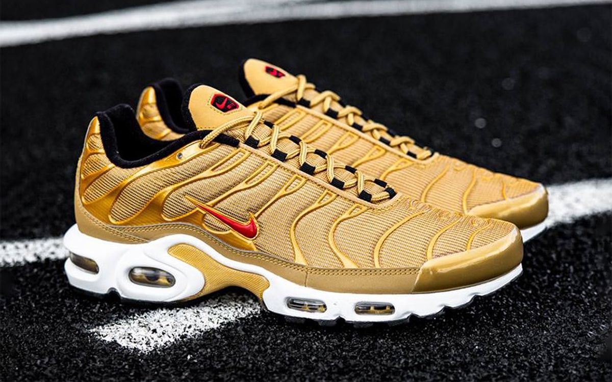 nike air max plus gold bullet