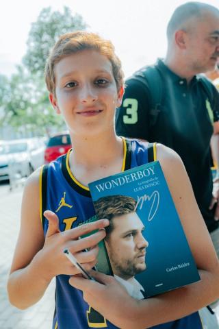 Luka Dončić stops by at Basketball Emotion in Madrid. Photo via Jordan Brand.