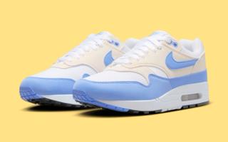 The Nike Prepares the Air Max 1 in "Royal Pulse"