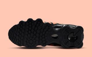 Outsole of the Nike Shox TL in an "Off Noir/Olive Aura/Orange Frost" color scheme.