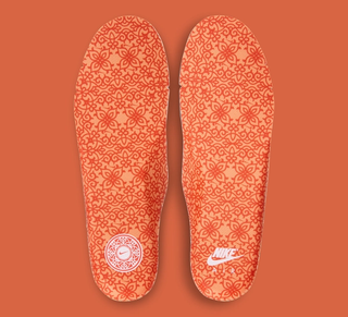 Insoles: Nike Air Force 1 '07 LV8 "Laser" (White/Marrakesh, SKU: IV5754-100). Photo via Nike.
