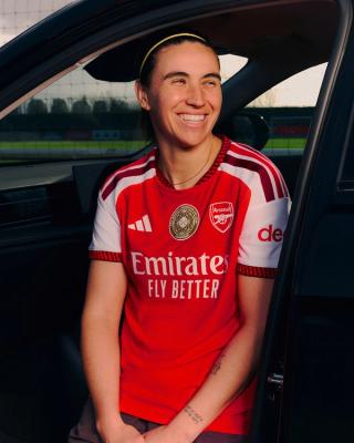 Mariona Caldentey for Arsenal 26/27 Home kit by adidas. Photo via Arsenal.