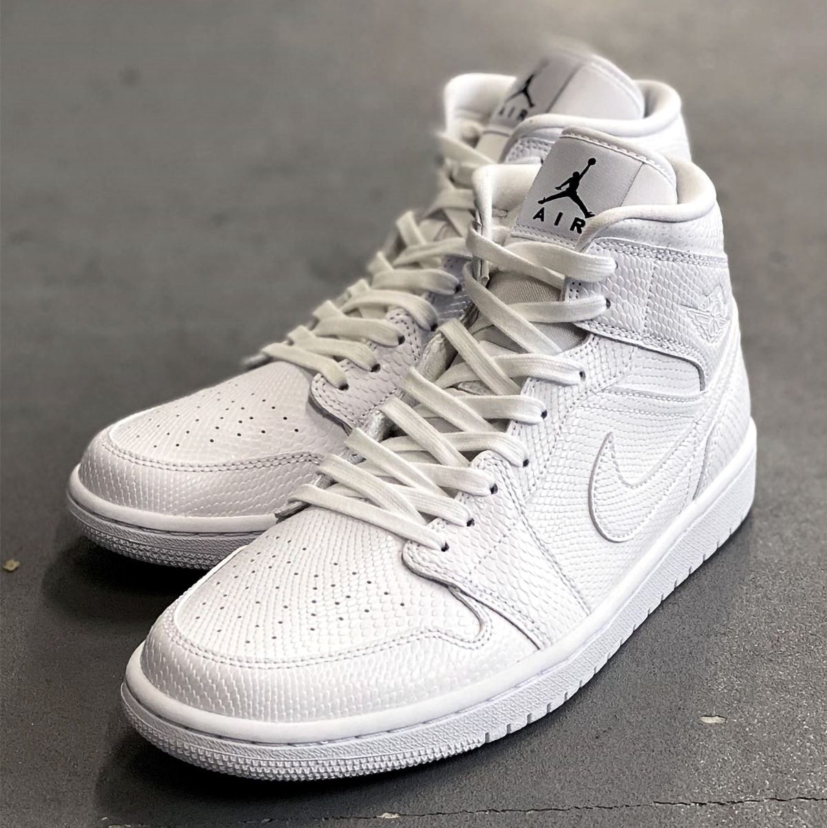 Nike air 2024 jordan 1 snakeskin