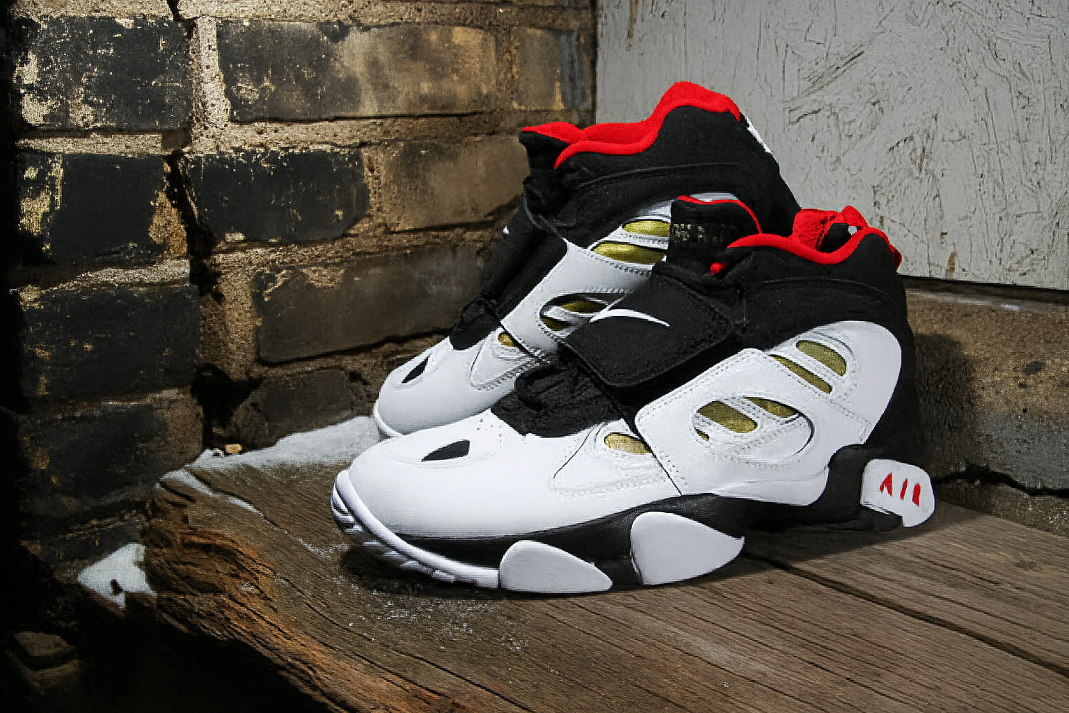 Nike Air Diamond Turf 2 "49ers" from 2012. Photo via Chris Gray/HYPEBEAST.