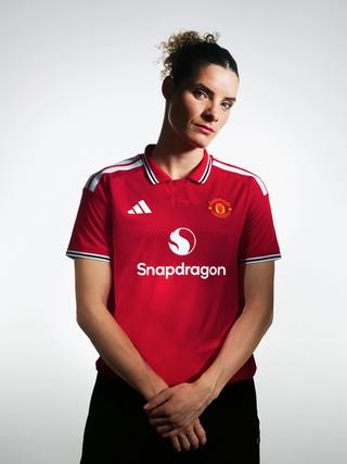Dominique Janssen for Manchester United 26/27 Home kit by adidas. Photo via adidas.