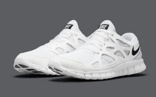 Available Now // Nike Free Run 2 “White/Black”
