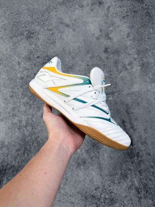 StreetX x Reebok Sidewinder Indoor. Photo via StreetX.