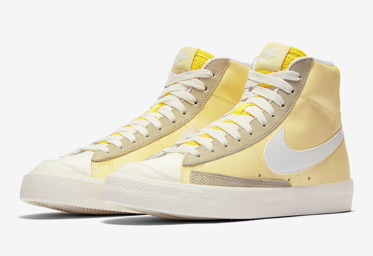 jordan retro 1 black white and gold