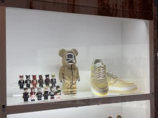 MEDICOM TOY x Nike "30th Anniversary" BE@RBRICK & Air Force 1. Photo by Akira via fullress.