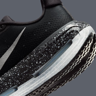 Women's Nike Vomero Premium "Oreo" (SKU: IU2827-001). Photo via Nike.