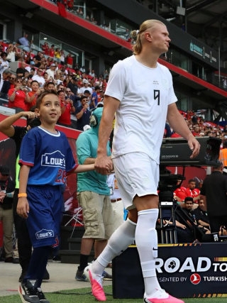 Erling Haaland wearing the "Breakout" Nike Phantom 6 Low. Photo via AFP.