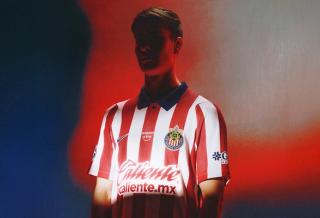 Armando "Hormiga" González wearing Chivas de Guadalajara's 26/27 Home jersey by Nike Football.