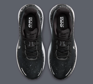 Women's Nike Vomero Premium "Oreo" (SKU: IU2827-001). Photo via Nike.