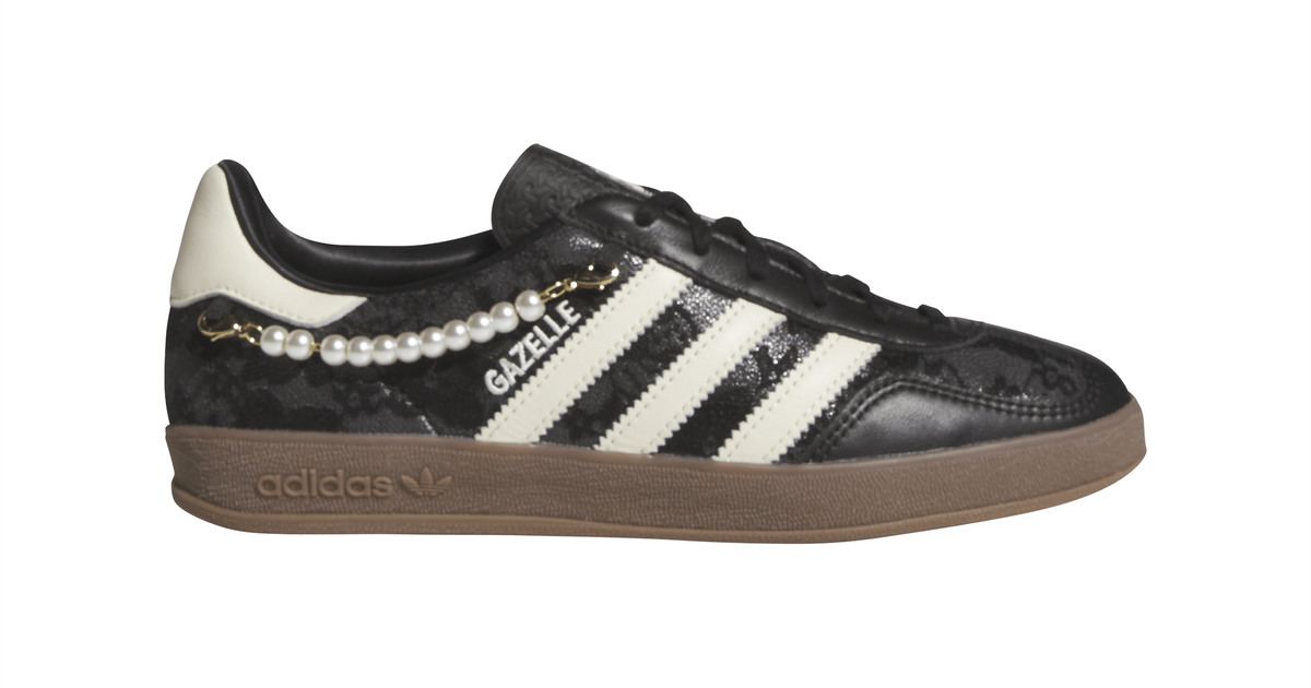 【人気商品！】 This Women's Adidas Gazelle Indoor Includes A Pearl Bracelet 靴