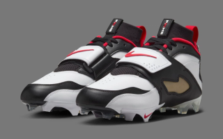 The Nike Diamond Turf ’93 Football Cleats Appear in OG Colorway